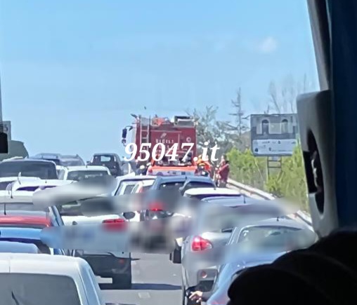 INCIDENTE  SULLA SS121. SOCCORSI SUL POSTO, CODE IN DIREZIONE PATERNÒ