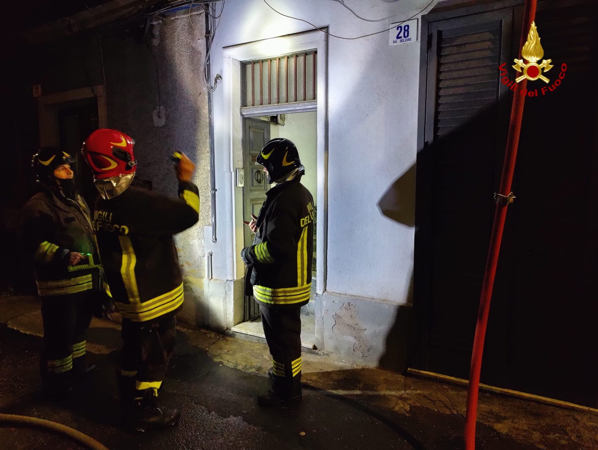 PATERNÒ. A FUOCO UN APPARTAMENTO A CAUSA DELLA STUFA, NESSUN FERITO