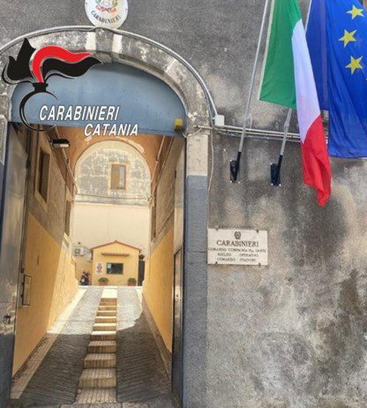 Catania. “Punta” un Piaggio Liberty come il suo e tenta di rubare il bauletto: arrestato un 24enne  - 