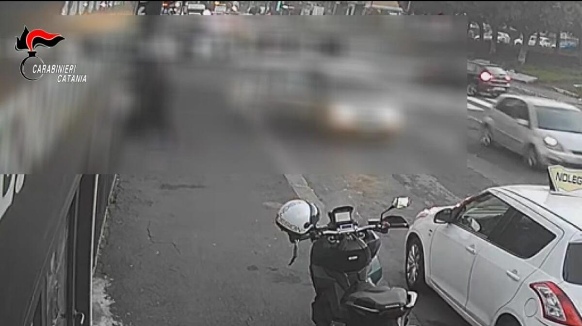 RAGAZZO AGGREDITO E GAMBIZZATO A CATANIA, TRE ARRESTI - 