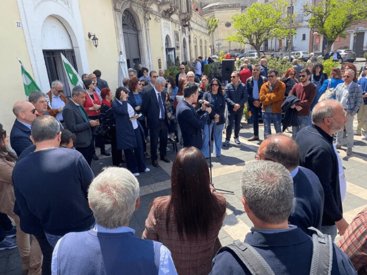 IL FLASH MOB SUL 25 APRILE A PATERNÒ: «QUI PER DIRE A LA RUSSA CHE LA STORIA NON SI CAMBIA» - 