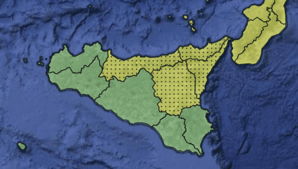 PRIMO MAGGIO CON L'OMBRELLO: SCATTA L'ALLERTA GIALLA SULLA SICILIA ORIENTALE - 