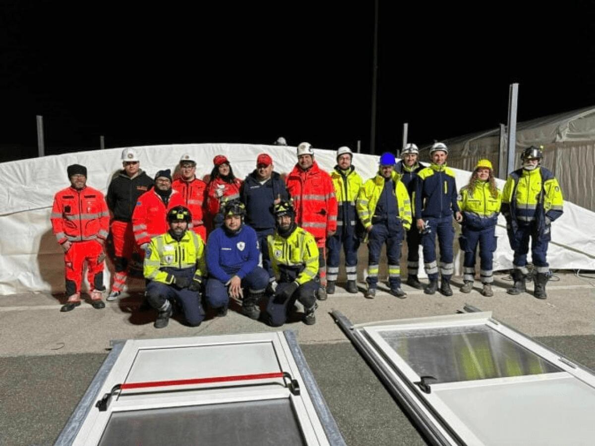 CATANIA, IN ARRIVO NEL PORTO 700 MIGRANTI: ALLESTITE DUE TENDOSTRUTTURE NELL’EX HUB VACCINALE - 