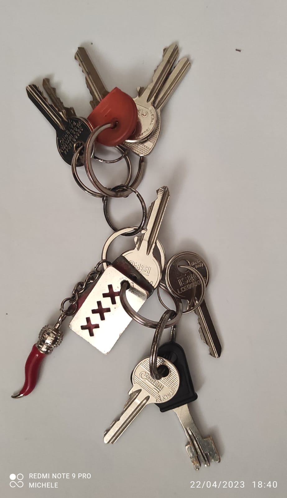 PATERNO'. TROVATO UN MAZZO DI CHIAVI