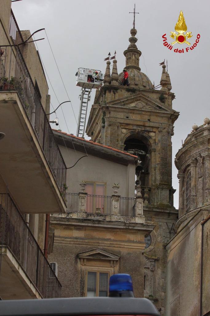 Intervento per caduta intonaci dal campanile chiesa dell’ Immacolata Caltagirone