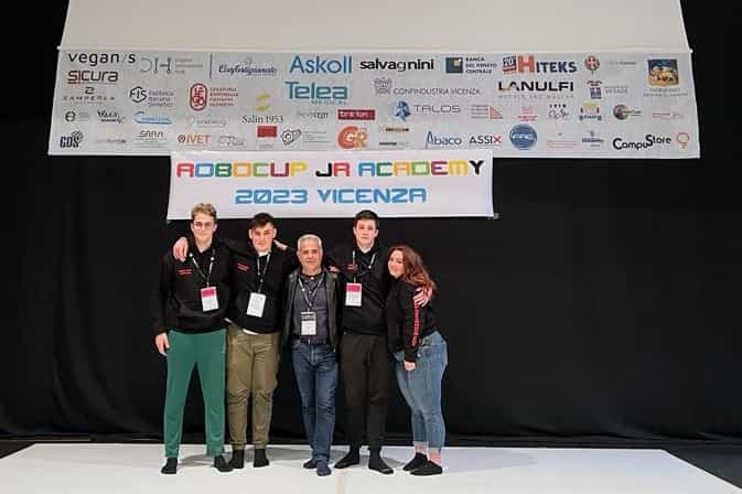 ITIS FERRARIS DEL “F. REDI SI AGGIUDICA IL TERZO POSTO AL ROBOCUP JUNIOR ACADEMY 2023