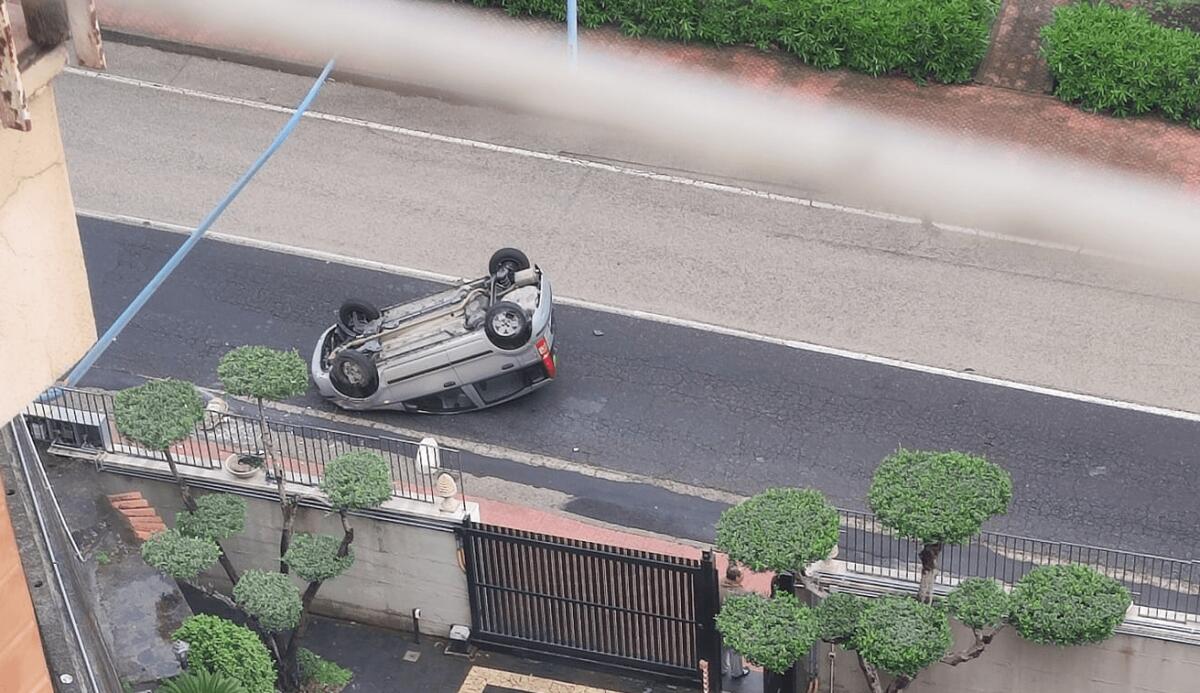 INCIDENTE MORTALE A GRAVINA DI CATANIA, CON L’AUTO CONTRO UN PALO DELLA LUCE: MORTA UNA DONNA DI 36 ANNI - 