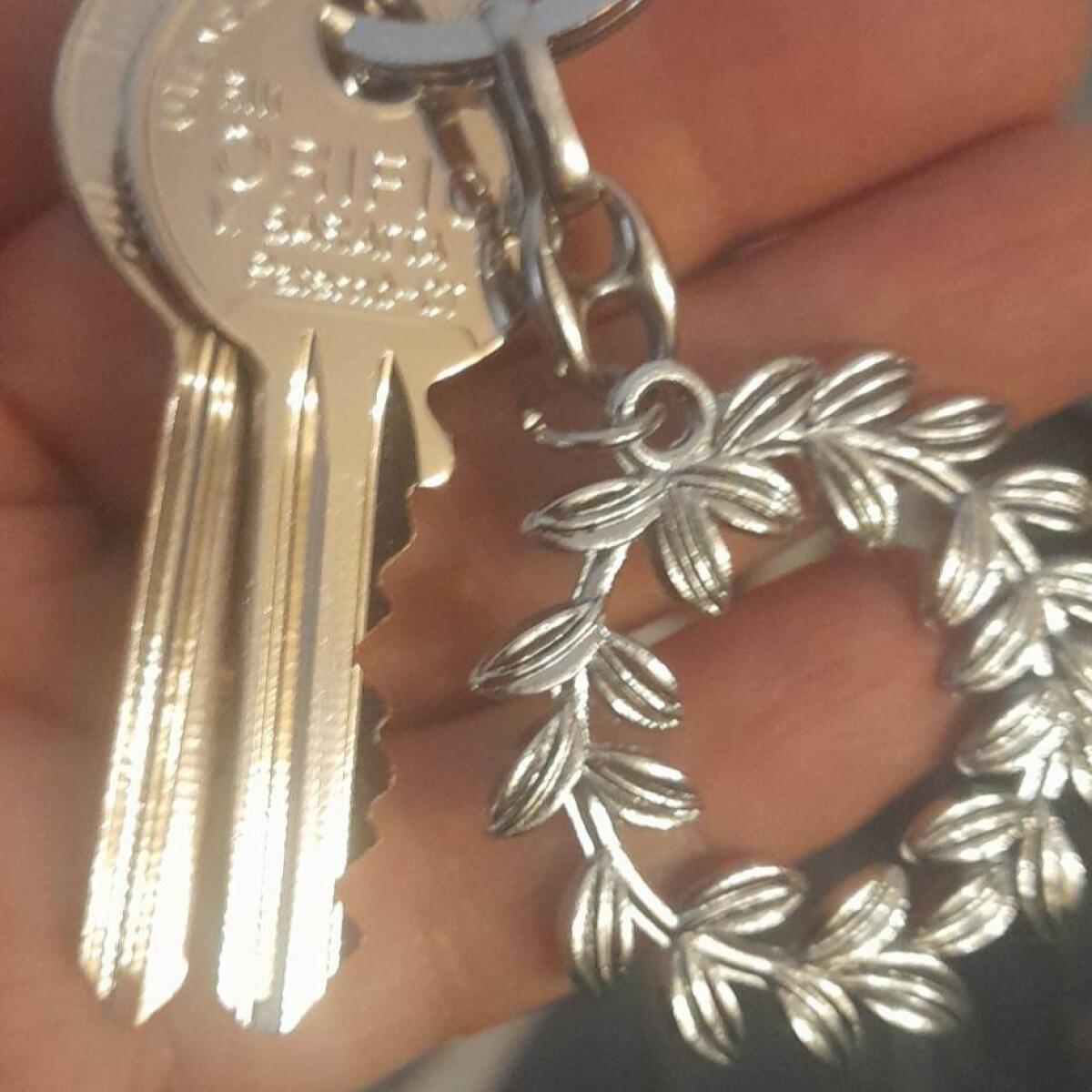 PATERNO’. TROVATO QUESTO MAZZO DI CHIAVI - 