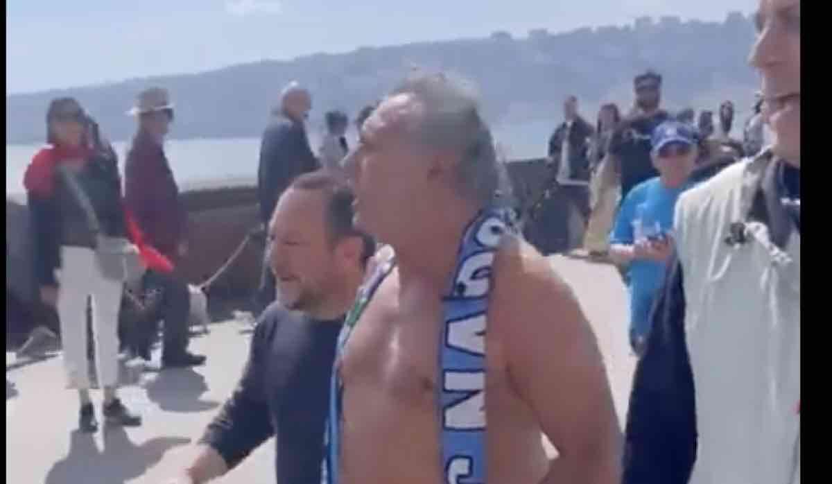 FRANCESCO PAOLANTONI MANTIENE LA PROMESSA, NUDO PER NAPOLI PER LO SCUDETTO VINTO - 