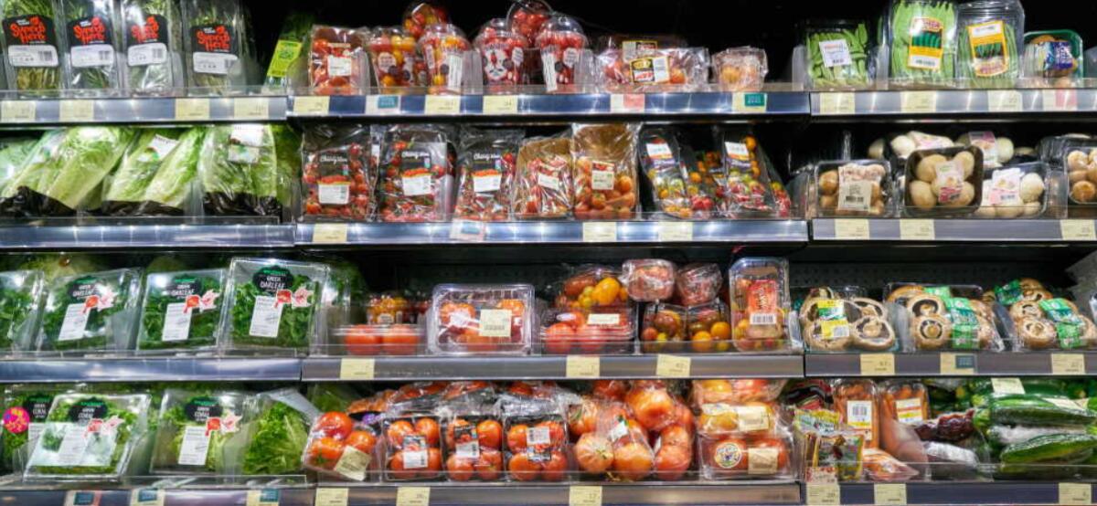 L’ALLARME DI COLDIRETTI SUL NUOVO REGOLAMENTO UE, “A RISCHIO L’INSALATA IN BUSTA, LE ARANCE IN RETE E I CESTINI DI FRAGOLE”L’ALLARME DI COLDIRETTI SUL NUOVO REGOLAMENTO UE, - 