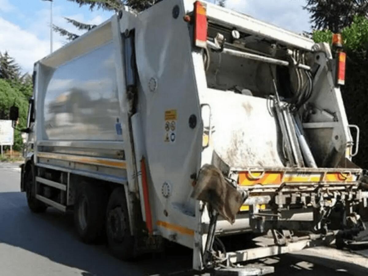 PALERMO, 48ENNE MUORE SCHIACCIATO DENTRO UN AUTOCOMPATTATORE - 