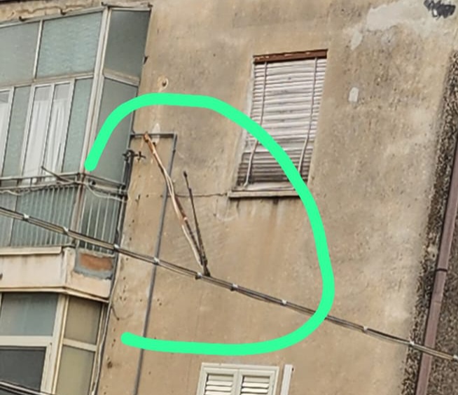 PATERNO’; IL MALTEMPO PROVOCA ENORMI DANNI VVF AL LAVORO. TRAGEDIA SFIORATA IN VIA DELLA LIBERTA' -LE FOTO