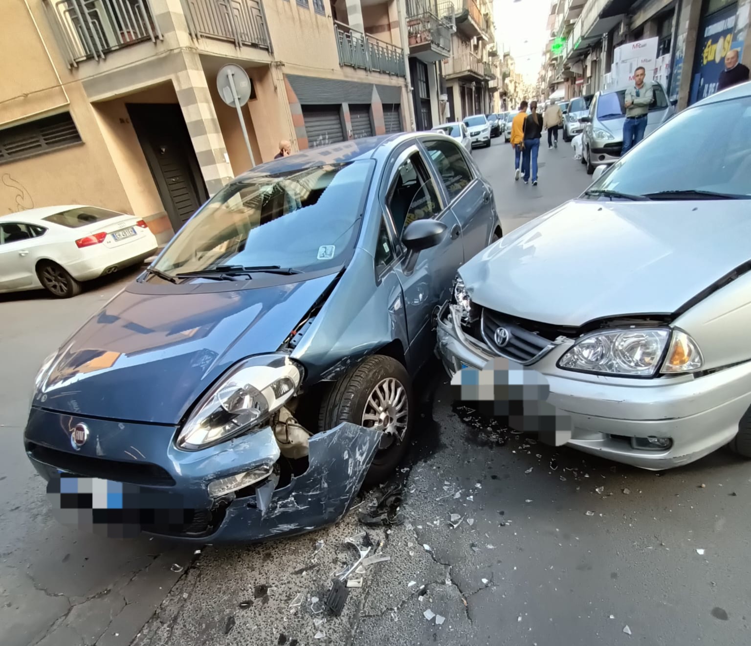 PATERNÒ SCONTRO TRA DUE AUTOVETTURE: TRE FERITI TRA CUI UNA DONNA INCINTA