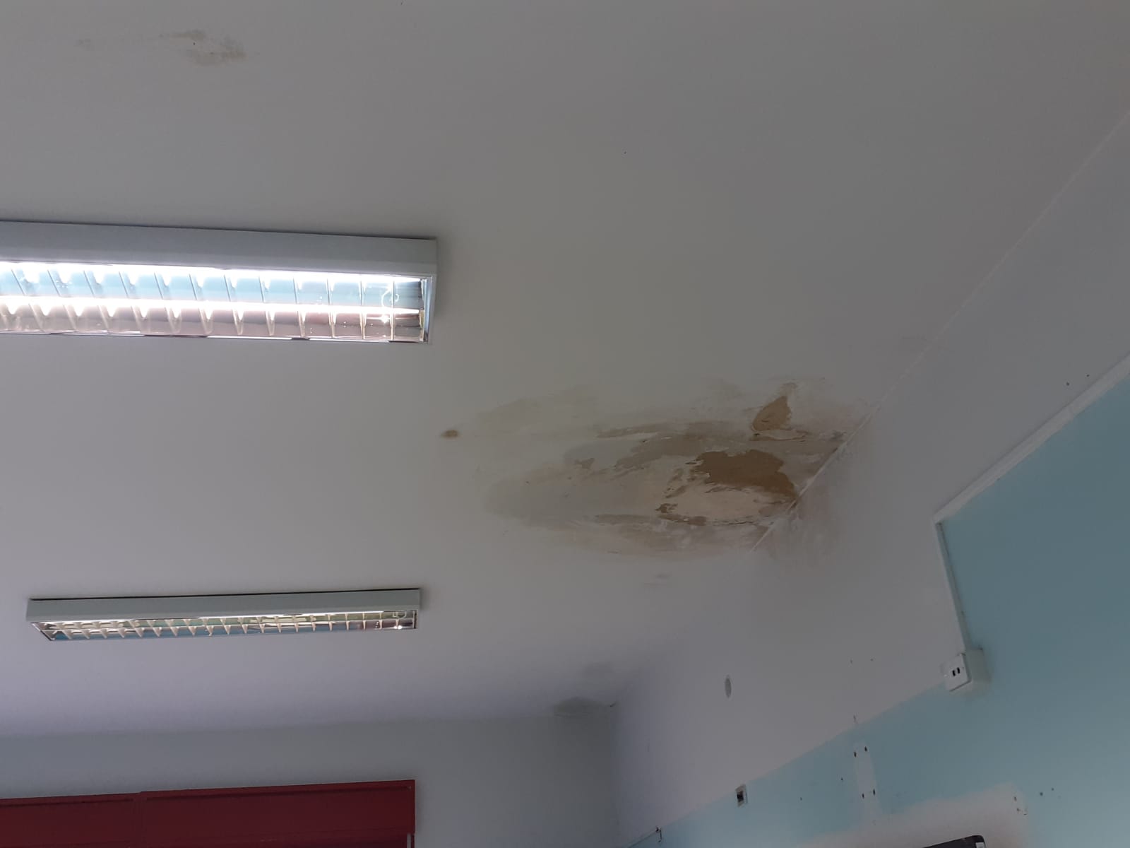 PATERNÒ. PROBLEMI A CAUSA DEL MALTEMPO ALL'ISTITUTO G.B.NICOLOSI DI VIA LIBERTÀ, RICHIESTO SOPRALLUOGO DEI VVFF