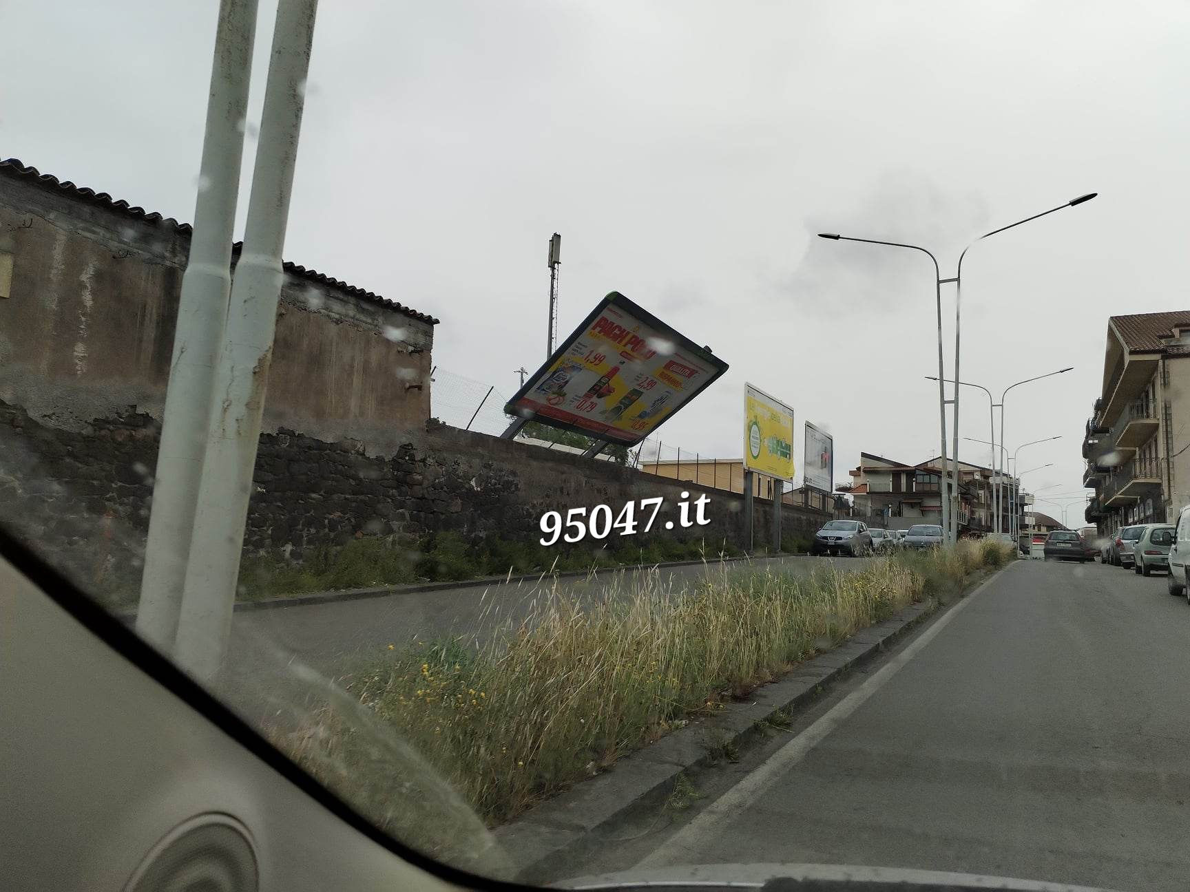 PATERNO’; IL MALTEMPO PROVOCA ENORMI DANNI VVF AL LAVORO. TRAGEDIA SFIORATA IN VIA DELLA LIBERTA' -LE FOTO