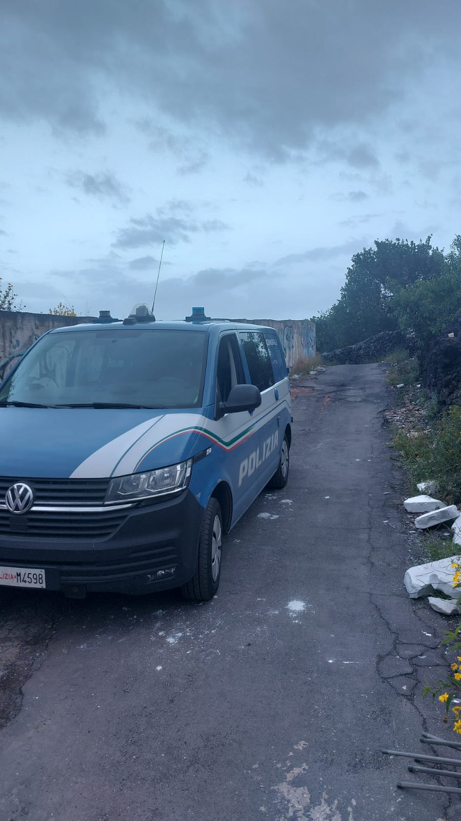 CATANIA. RINVENUTE E SEQUESTRATE  2 PISTOLE E UN FUCILE, OCCULTATI DA UNA PIETRA DI UN “MURO A SECCO”