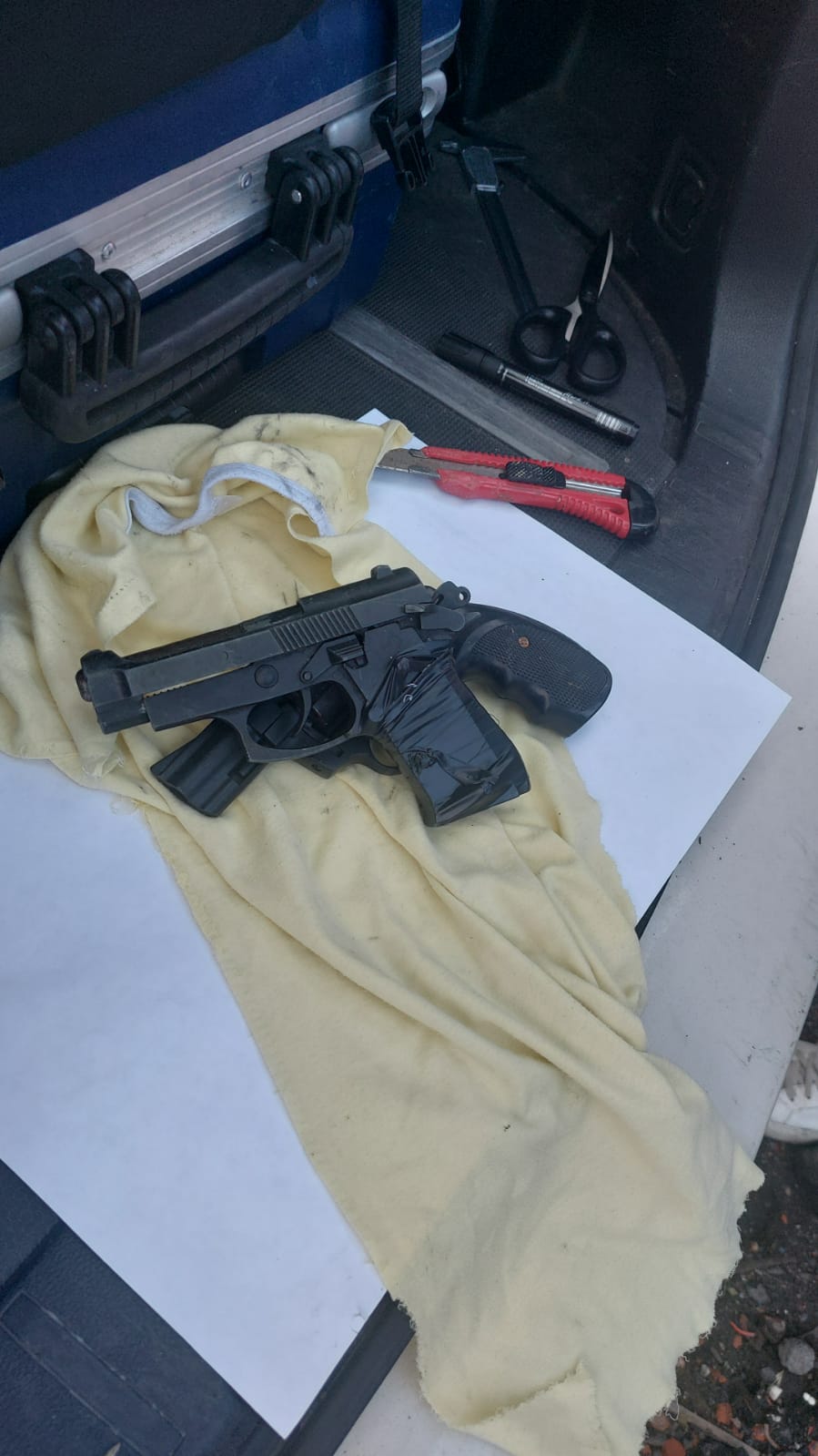 CATANIA. RINVENUTE E SEQUESTRATE  2 PISTOLE E UN FUCILE, OCCULTATI DA UNA PIETRA DI UN “MURO A SECCO”