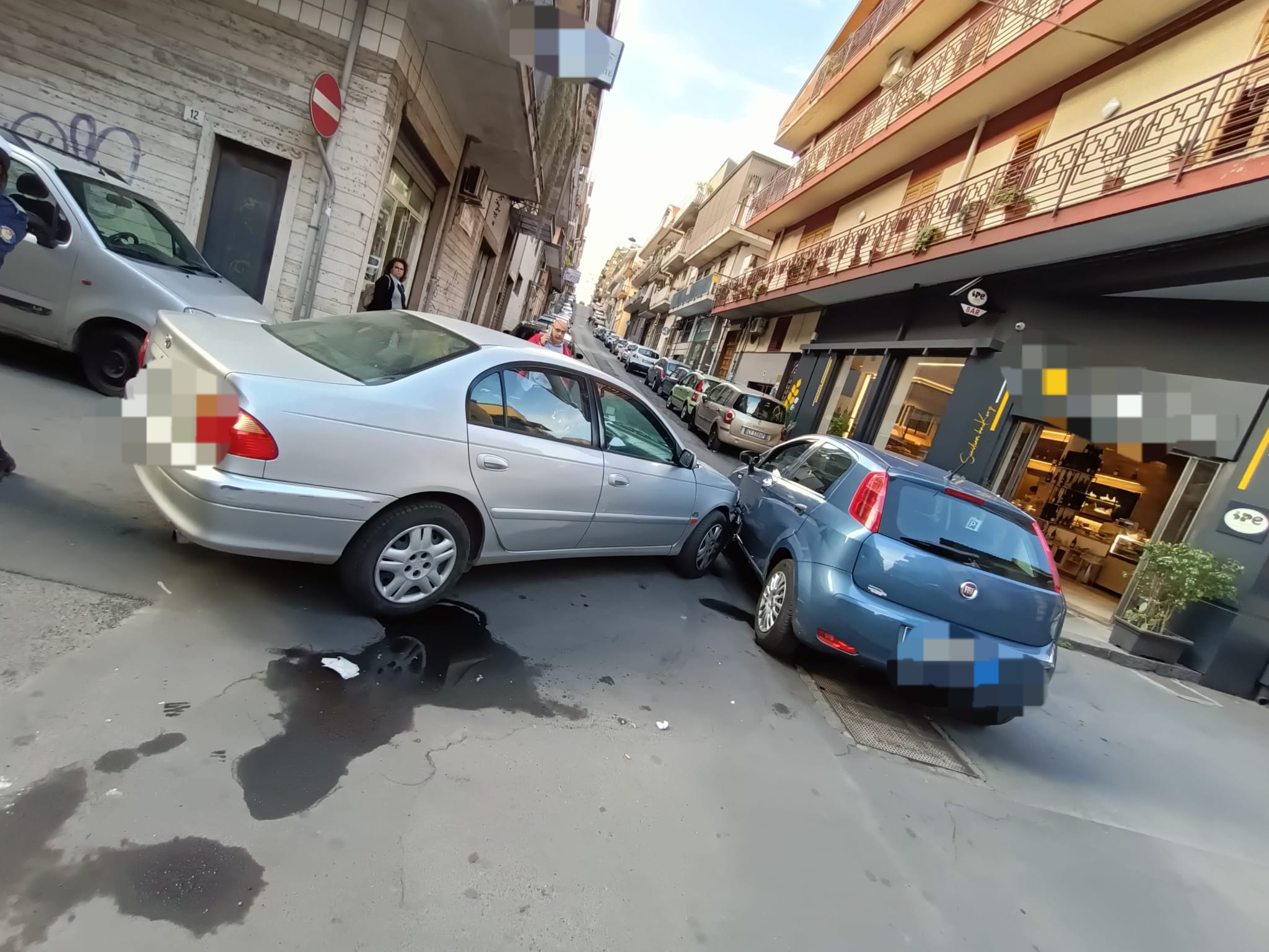 PATERNÒ SCONTRO TRA DUE AUTOVETTURE: TRE FERITI TRA CUI UNA DONNA INCINTA