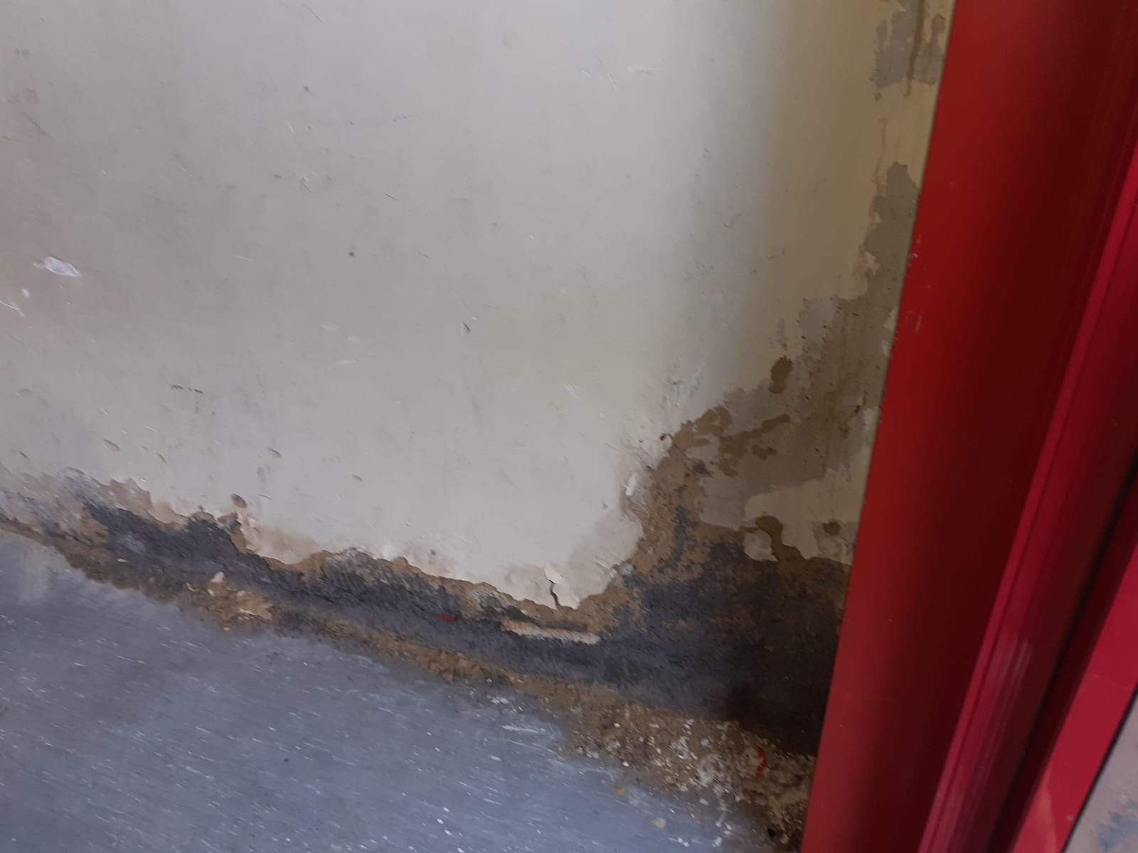 PATERNÒ. PROBLEMI A CAUSA DEL MALTEMPO ALL'ISTITUTO G.B.NICOLOSI DI VIA LIBERTÀ, RICHIESTO SOPRALLUOGO DEI VVFF