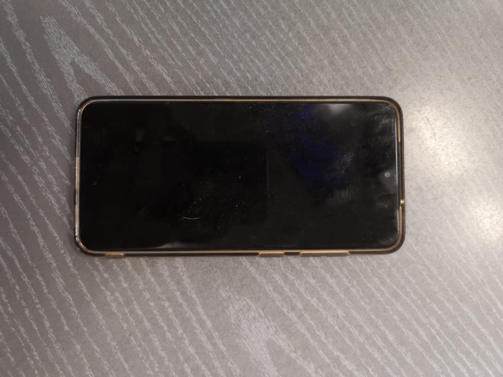 PATERNO’. TROVATO QUESTO TELEFONINO