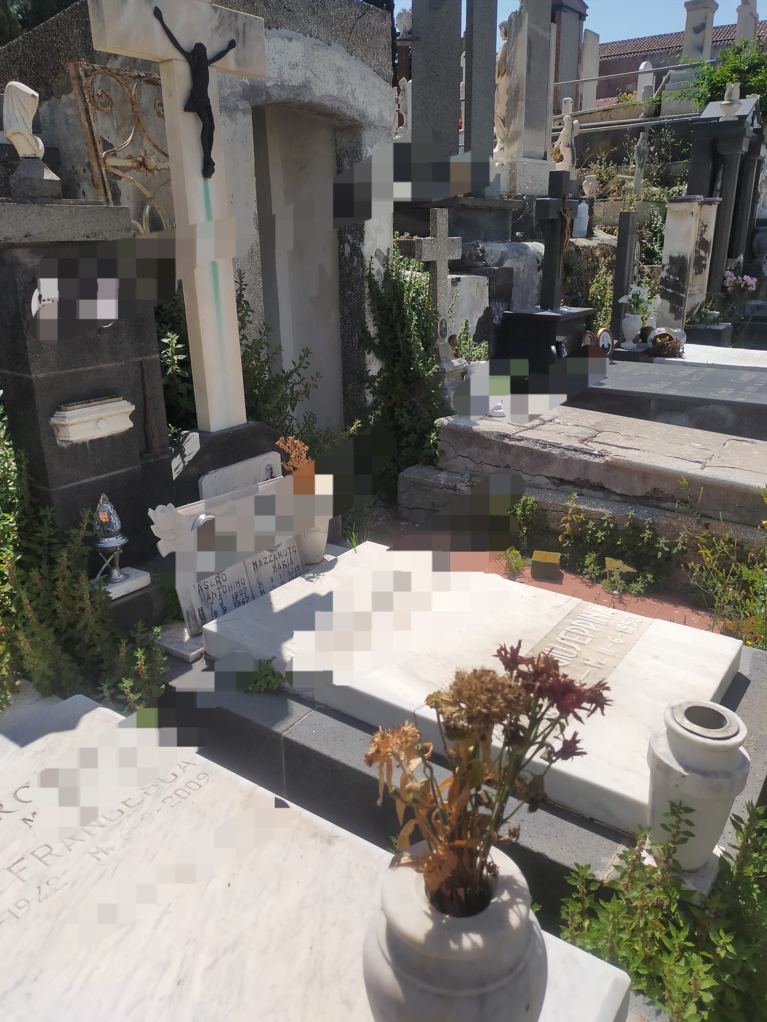 PATERNÒ: DEGRADO AL CIMITERO – RICEVIAMO  E PUBBLICHIAMO  SEGNALAZIONE DI UN NOSTRO LETTORE
