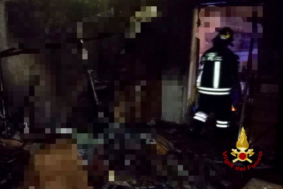 TRAGEDIA NELLA NOTTE A MASCALUCIA, 73ENNE MUORE  IN INCENDIO SCOPPIATO NELLA SUA ABITAZIONE