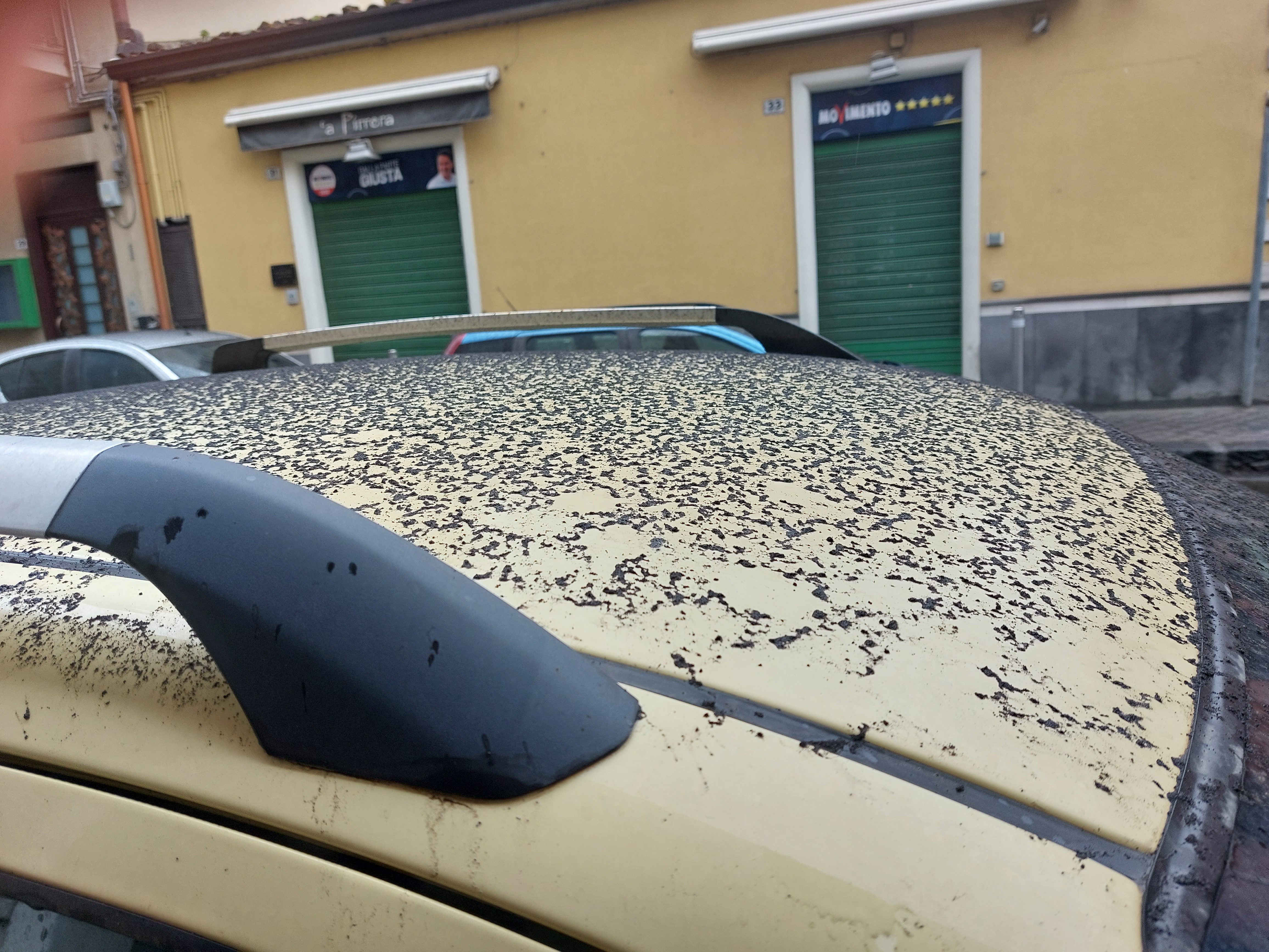 INGV: “IL FENOMENO ERUTTIVO PUÒ RITENERSI CONCLUSO". RICADUTA DI CENERE HA INTERESSATO IL VERSANTE SUD OCCIDENTALE, DAL PAESE DI ADRANO A CATANIA.