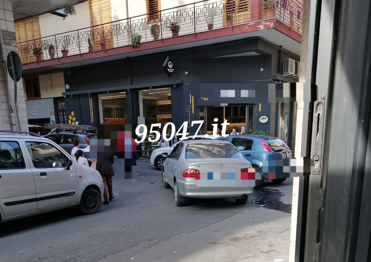 PATERNÒ SCONTRO TRA DUE AUTOVETTURE: TRE FERITI TRA CUI UNA DONNA INCINTA