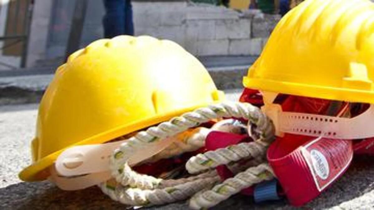 TRAGEDIA SUL LAVORO A MISTERBIANCO, OPERAIO CADE DA TRE METRI E MUORE IN UN CANTIERE EDILE - 