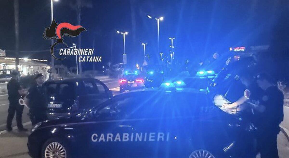 CATANIA. CONTRASTO ALL’ILLEGALITÀ DIFFUSA: DENUNCIATO UN 40ENNE PER PORTO ABUSIVO DI OGGETTI ATTI AD OFFENDERE, SANZIONATI TRE COMMERCIANTI ABUSIVI - 