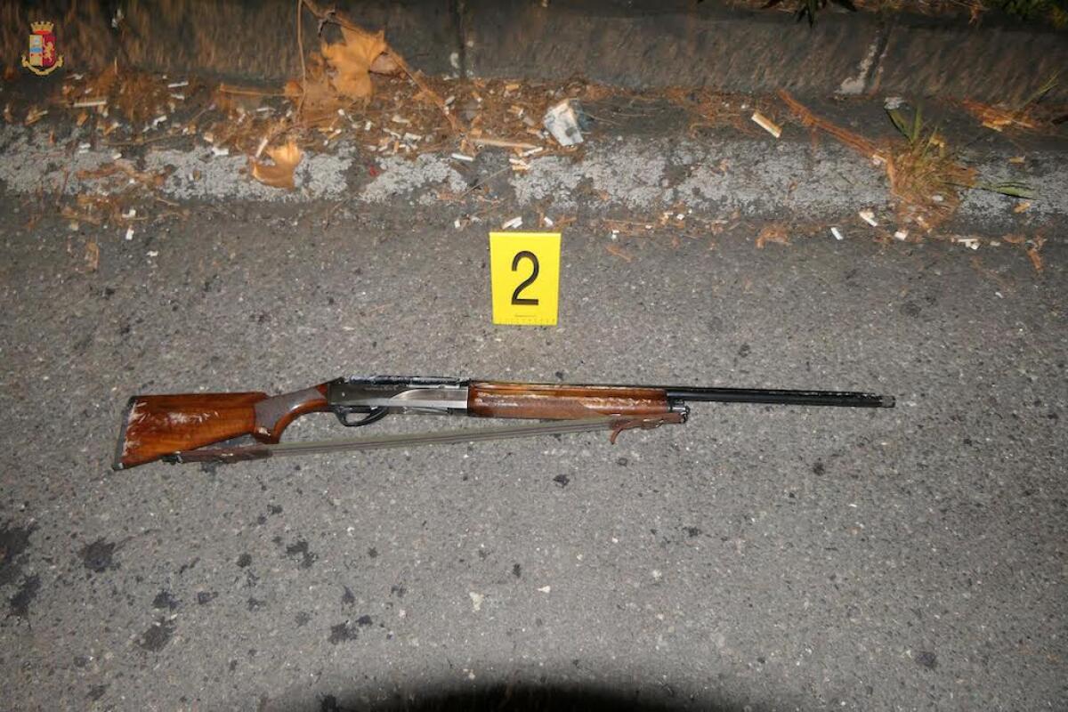 CIRCOLAVA CON UN FUCILE E FORZÒ L'ALT: ARRESTATO - 