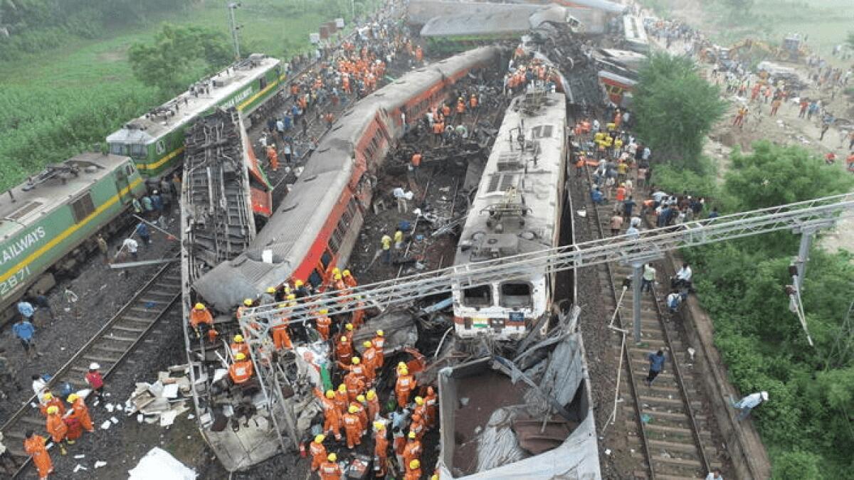 STRAGE IN INDIA. SCONTRO FRA TRENI, BILANCIO PROVVISORIO DI 280 MORTI - 