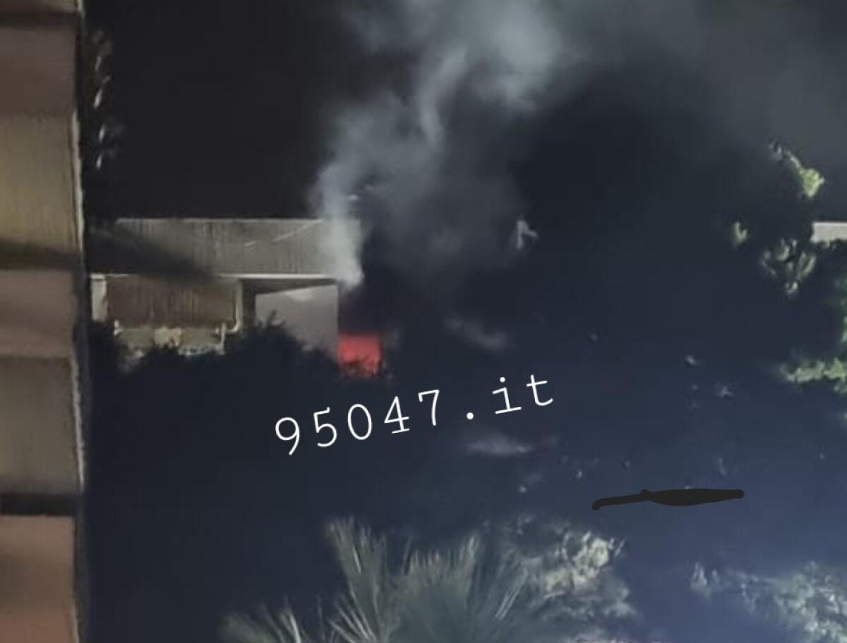 PATERNÒ. NOTTE DI PAURA PER UN INCENDIO IN UN ABITAZIONE. LE FOTO - 