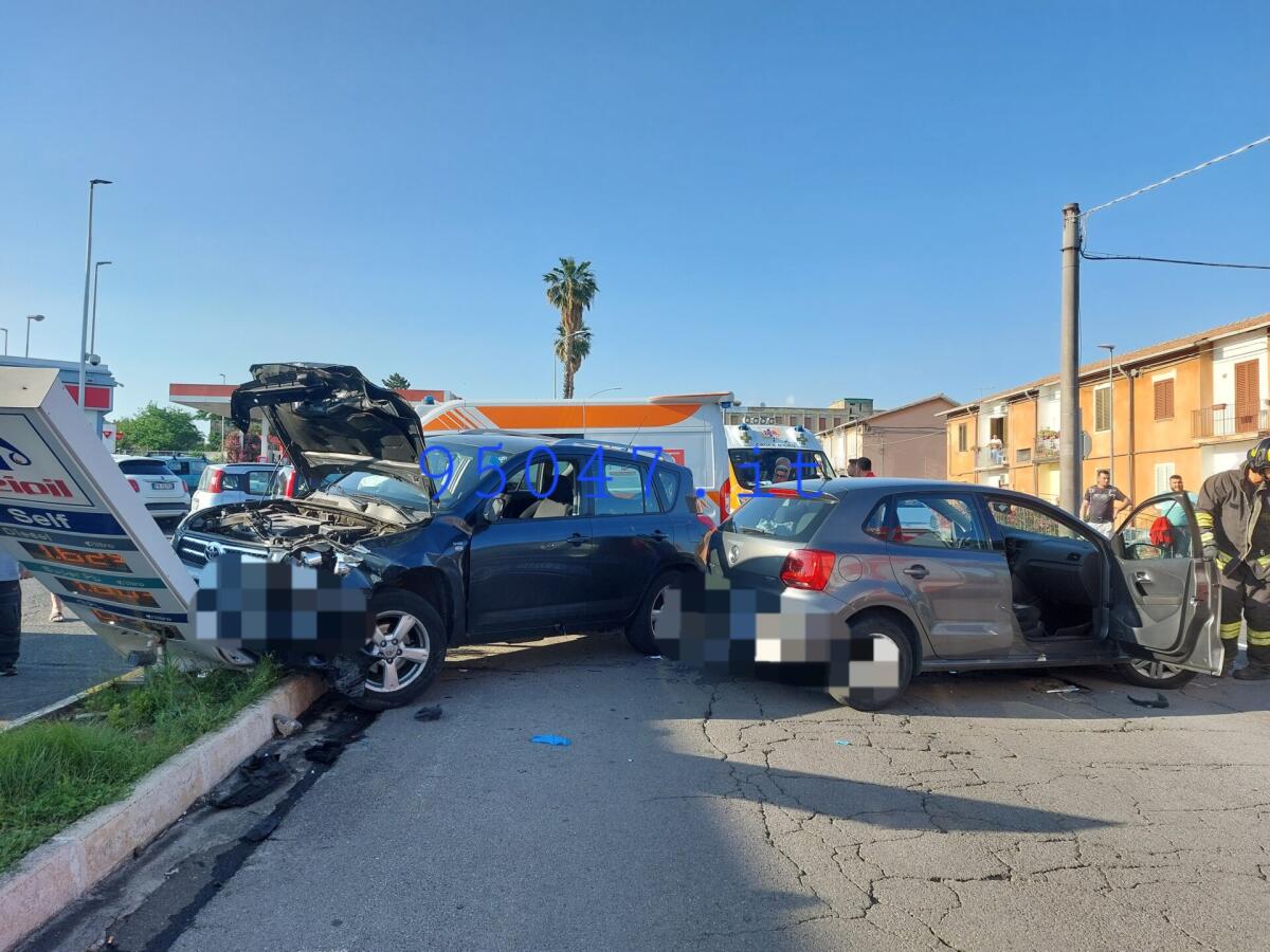 PATERNO' GRAVE INCIDENTE IN VIA GIOVANNI VERGA, SOCCORSI SUL POSTO - 