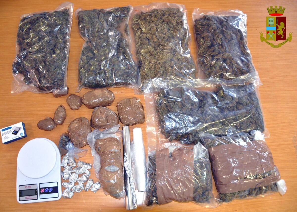 ADRANO. NASCONDEVA IN CASA QUASI 4 CHILI DI DROGA, ARRESTATO - 