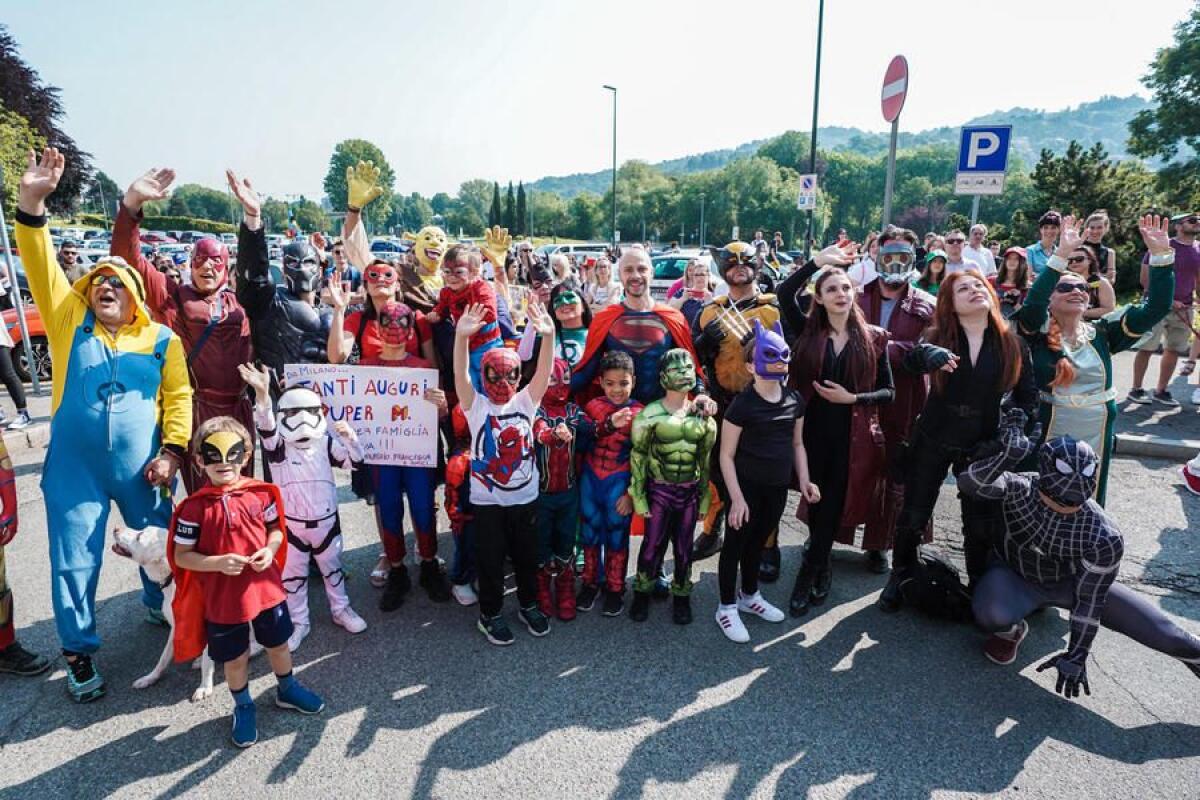 TORINO, TUTTI VESTITI DA SUPEREROI IN OSPEDALE COME ULTIMO REGALO AL BAMBINO CHE LOTTA CONTRO UN TUMORE - 