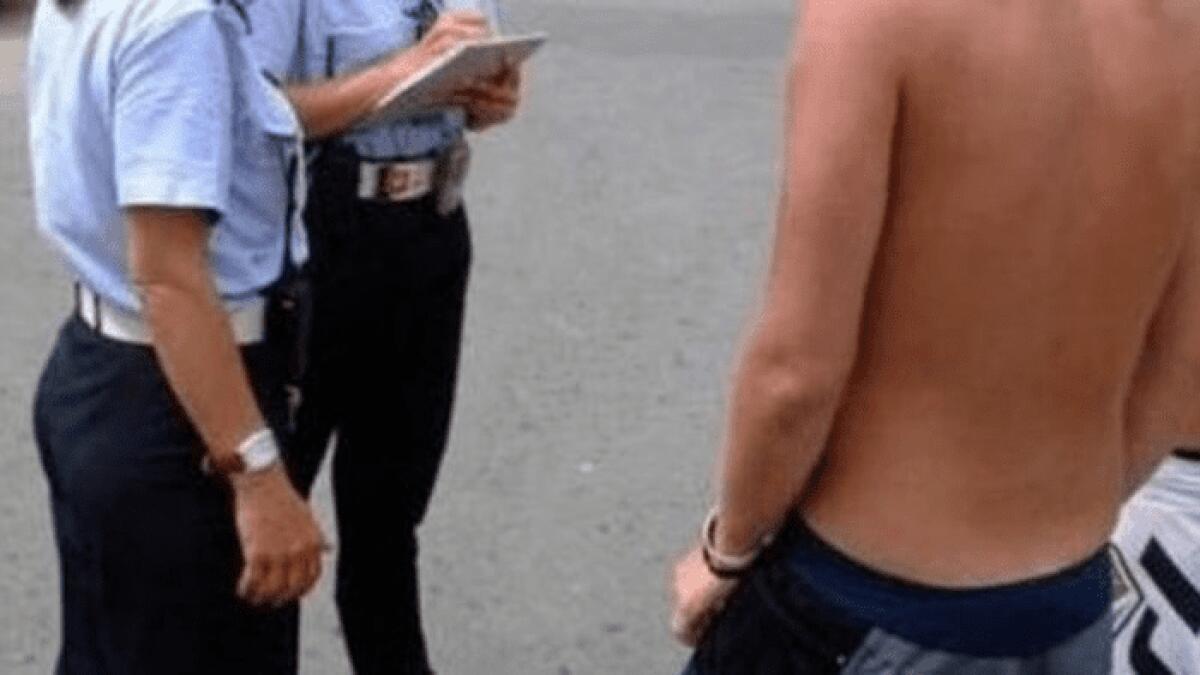 VIETATO CIRCOLARE IN COSTUME O A TORSO NUDO ALLE EGADI: PREVISTE DELLE MULTE - 