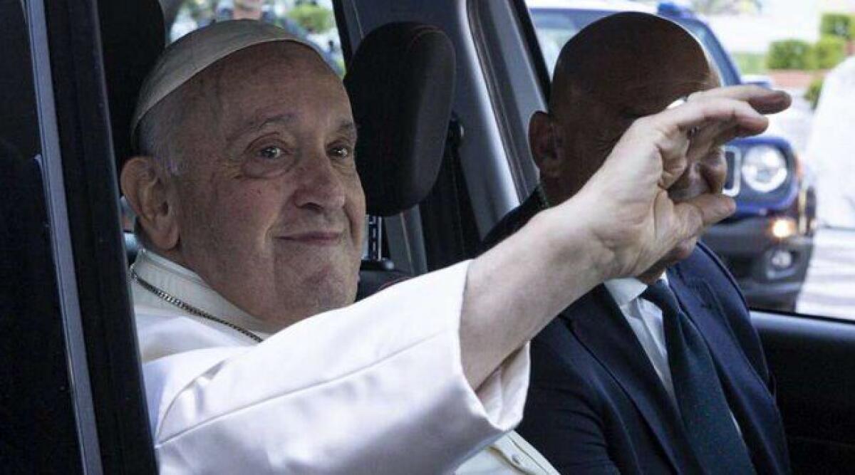 PAPA FRANCESCO È STATO DIMESSO DALL’OSPEDALE GEMELLI: "SONO ANCORA VIVO". - 