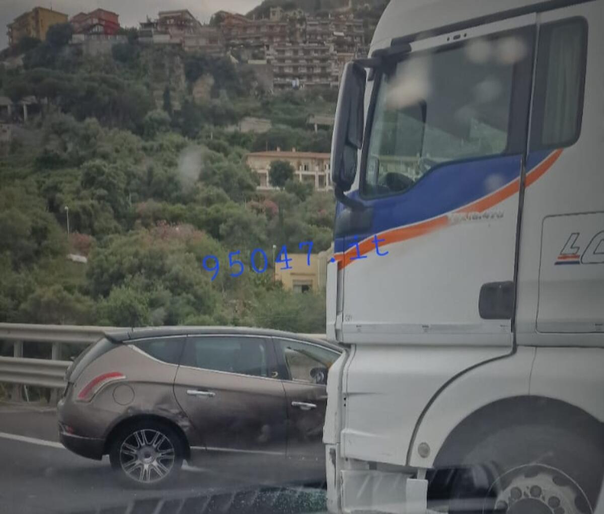 INCIDENTE SULLA CATANIA MESSINA, SOCCORSI SUL POSTO - 