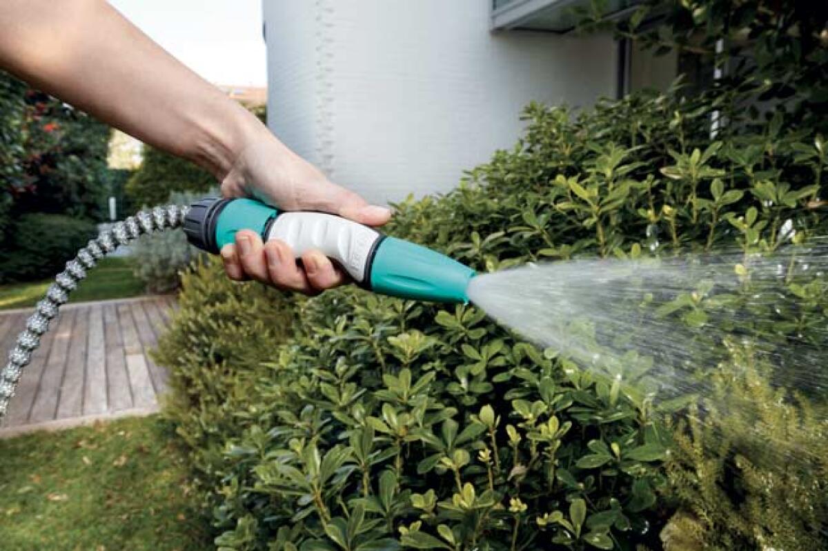 L'ALLARME DI ACOSET: 'NON USARE ACQUA POTABILE PER PISCINE, AUTO O IRRIGAZIONE' - 