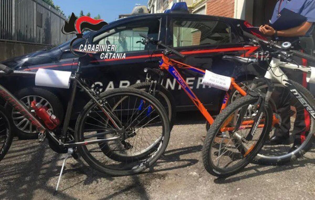 SCORDIA, RUBANO TRE BICICLETTE E PROVANO A VENDERLE ONLINE. DENUNCIATI DUE GIOVANI - 