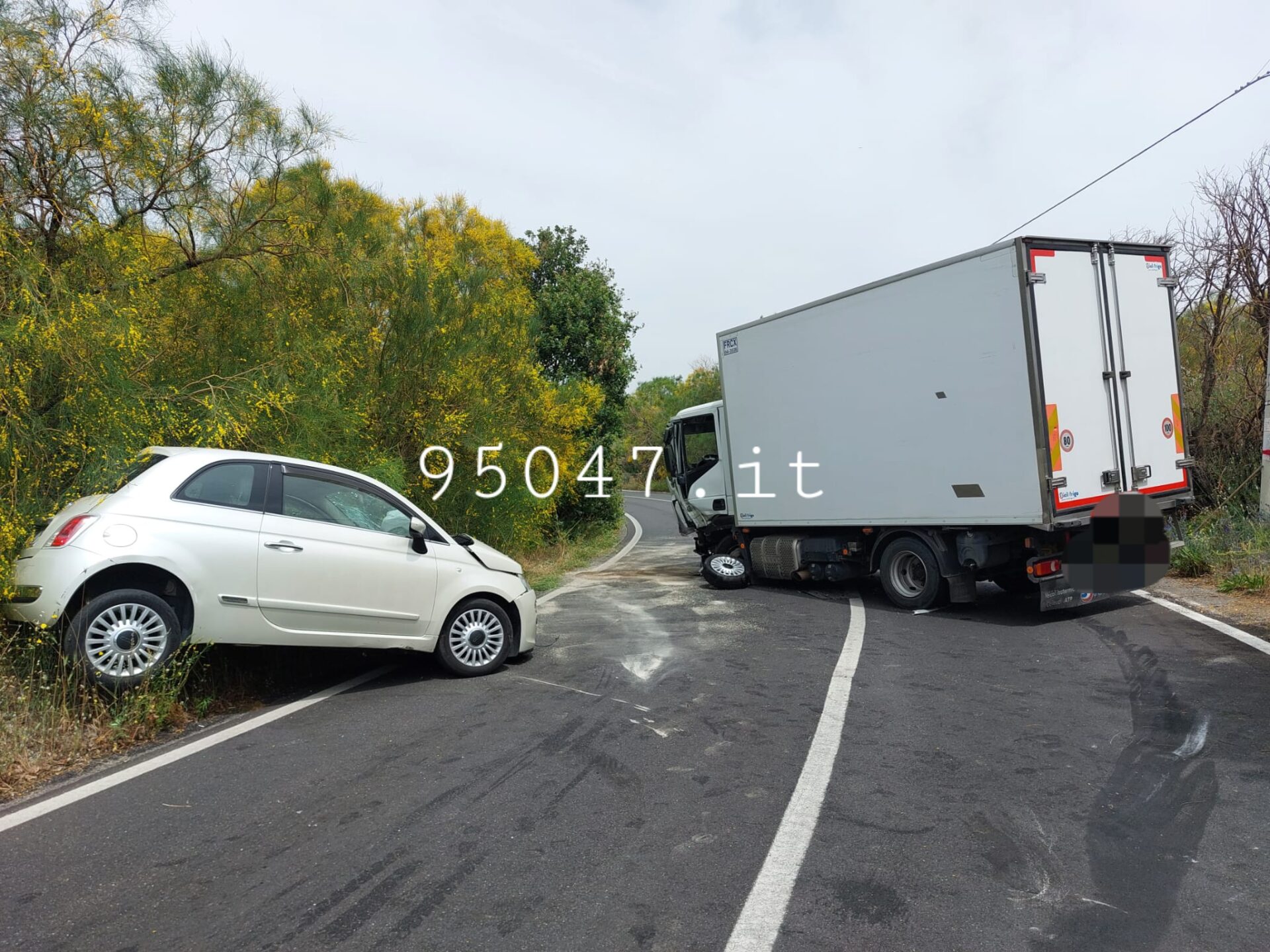 BELPASSO.  SCONTRO FURGONE E AUTO: FERITI UN UOMO E UNA DONNA