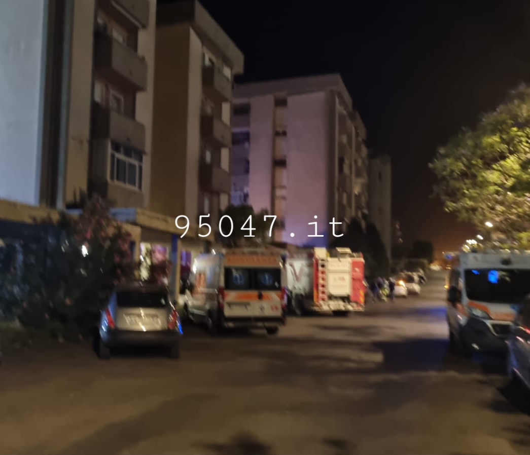 PATERNÒ. PAURA NELLA NOTTE  PER UN INCENDIO IN UN ABITAZIONE. LE FOTO