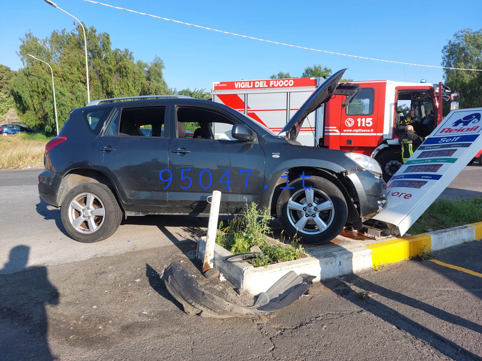 PATERNO' GRAVE INCIDENTE IN VIA GIOVANNI VERGA, SOCCORSI SUL POSTO