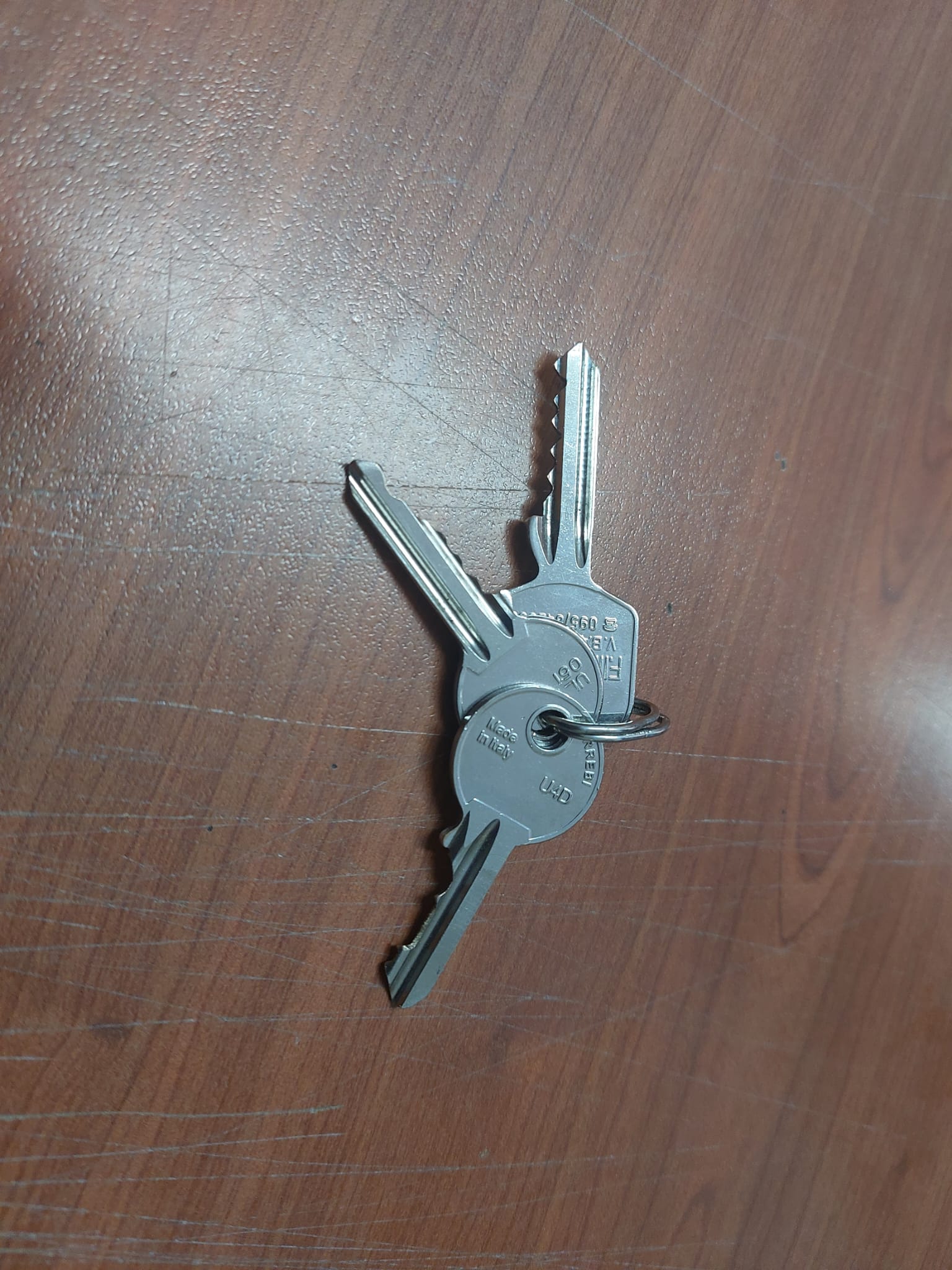 PATERNO’. TROVATI QUESTI CHIAVI IN VIA VITTORIO EMANUELE