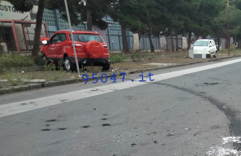 SCONTRO AUTO - FURGONE ALLA ZONA INDUSTRIALE DI CATANIA: UNA PERSONA IN OSPEDALE