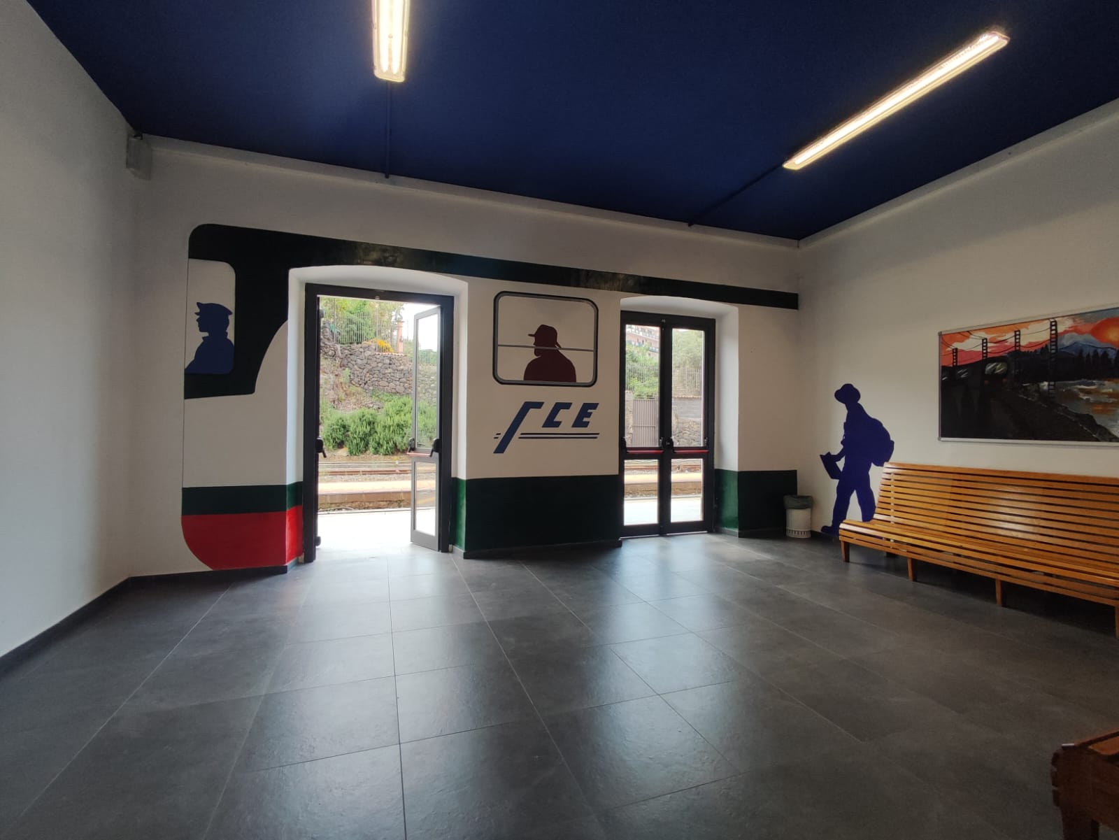 INAUGURATA LA SALA D'ATTESA DELLA STAZIONE FCE DI PATERNÒ CHE CAMBIA VESTE GRAZIE AL PROGETTO "COLORFUL STREET". LE FOTO