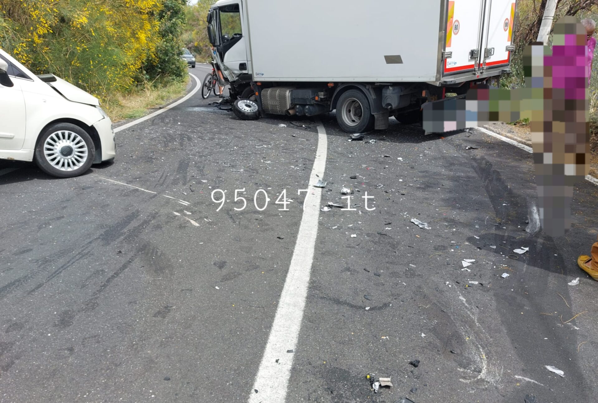 BELPASSO.  SCONTRO FURGONE E AUTO: FERITI UN UOMO E UNA DONNA