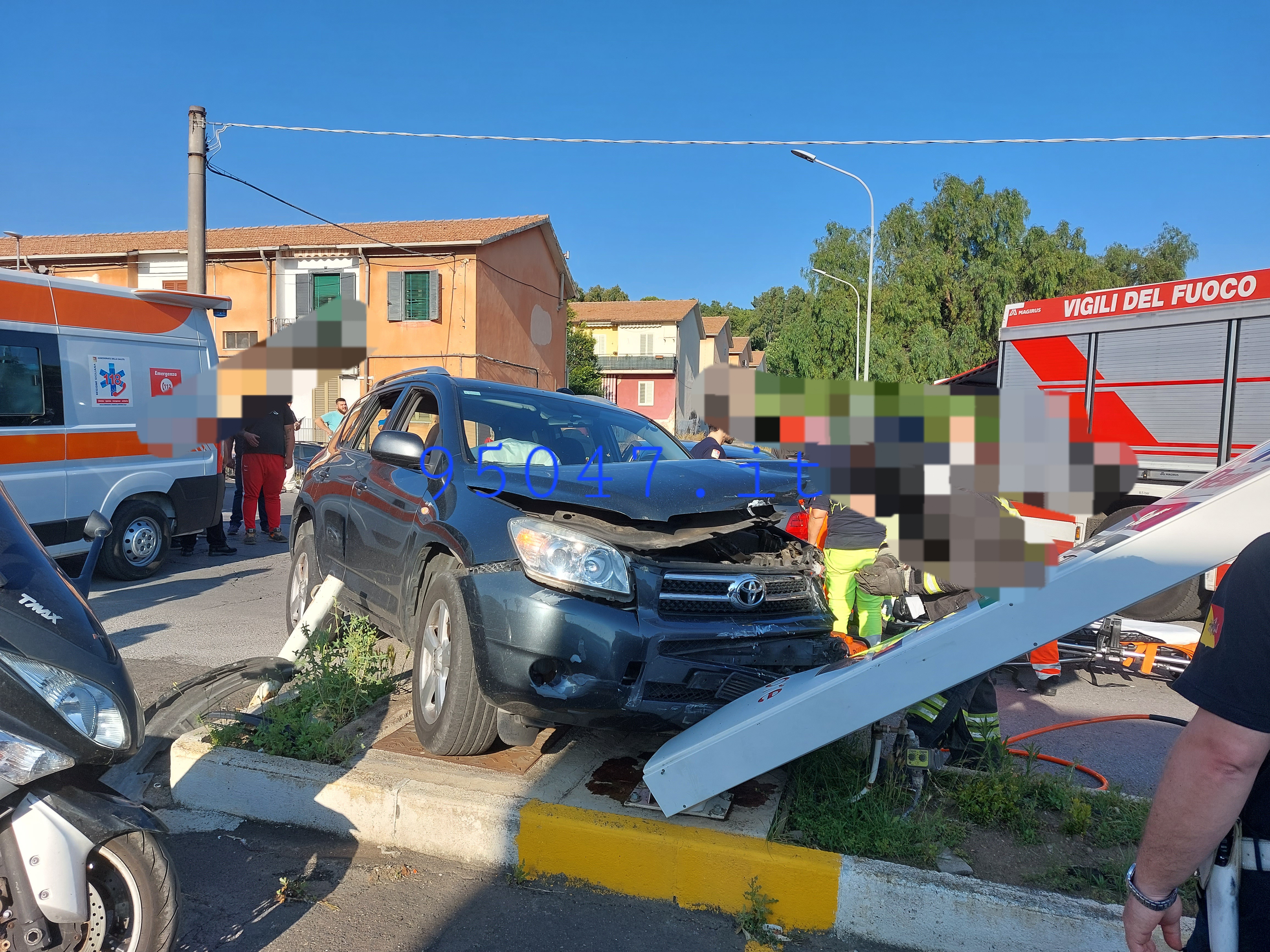 PATERNO' GRAVE INCIDENTE IN VIA GIOVANNI VERGA, SOCCORSI SUL POSTO