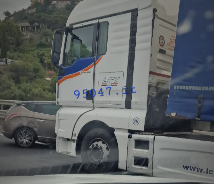 INCIDENTE SULLA CATANIA MESSINA, SOCCORSI SUL POSTO